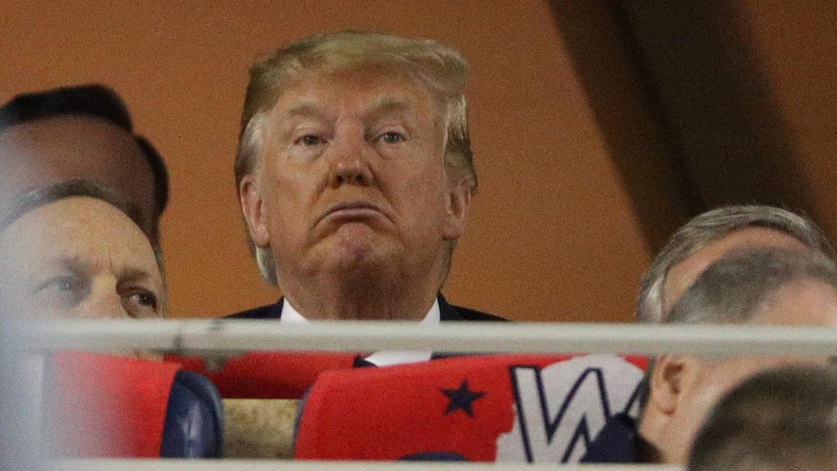🚨Boo-nanza! Trump’s public outings turn into national karaoke of boos, eye-rolls, and side-eye🚨